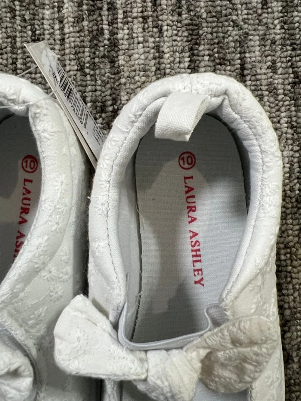 Laura Ashley MJ Style Kids Slip-On Bow Accent Sneakers Size 10 - Picture 8 of 9